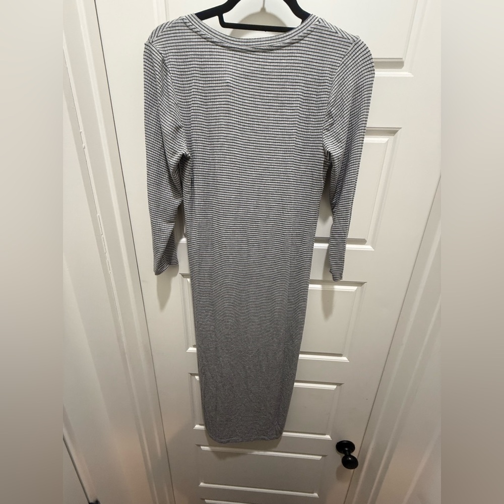 A Pea in the Pod. Grey Stripped Ribbed Henley Tshirt Dress/nightgown. Size Med - Picture 2 of 5